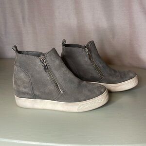 STEVE MADDEN SUEDE SNEAKER WEDGE (8)
